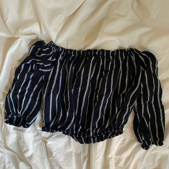 Brandy Melville Off the Shoulder Blouse - Picture 4 of 5